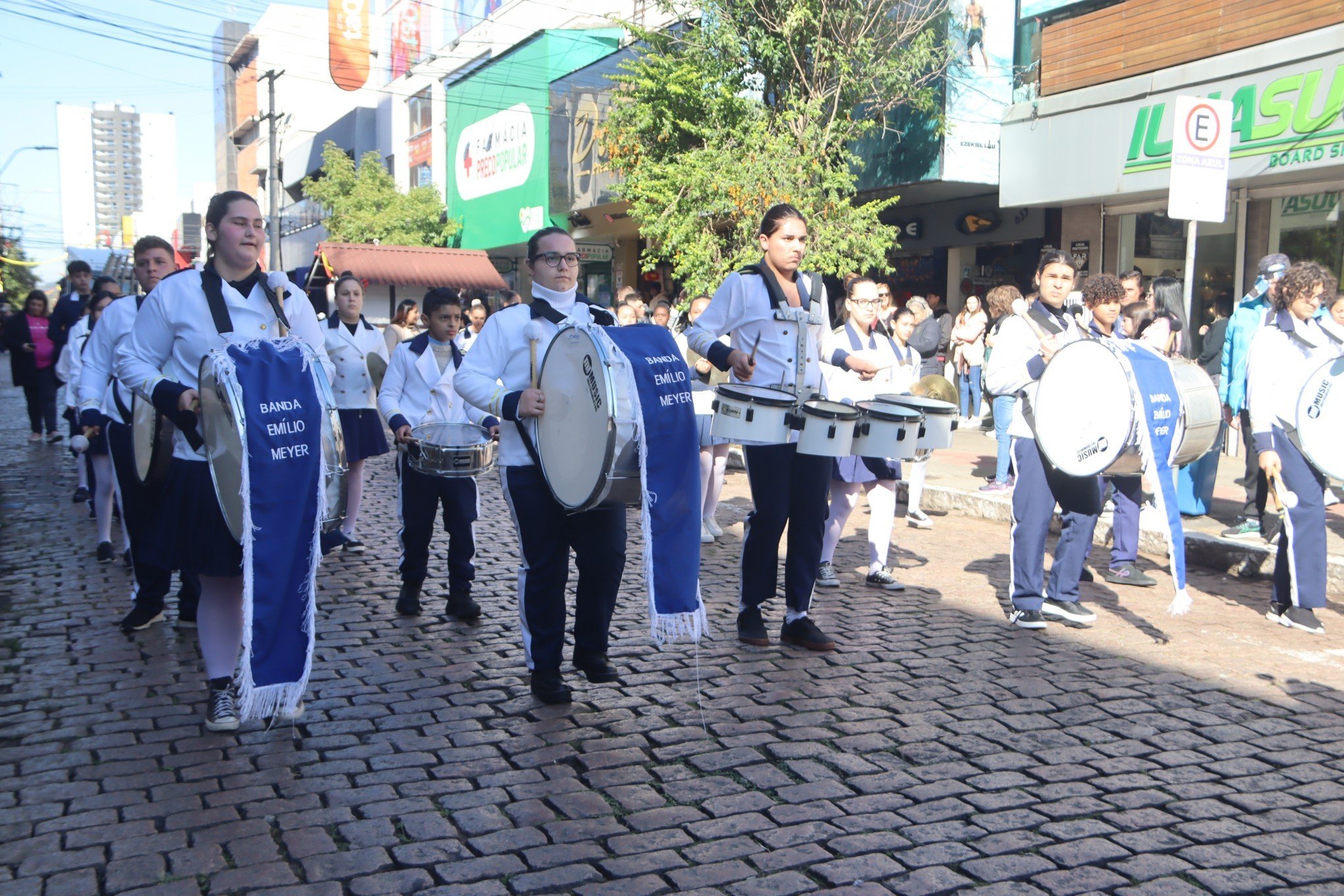 Desfile Oficial da SÃ£o Leopoldo Fest 2023 ocorreu na Rua IndependÃªncia