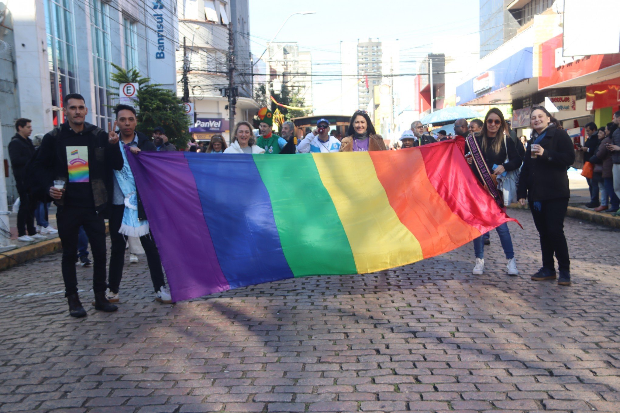 Desfile Oficial da SÃ£o Leopoldo Fest 2023 ocorreu na Rua IndependÃªncia