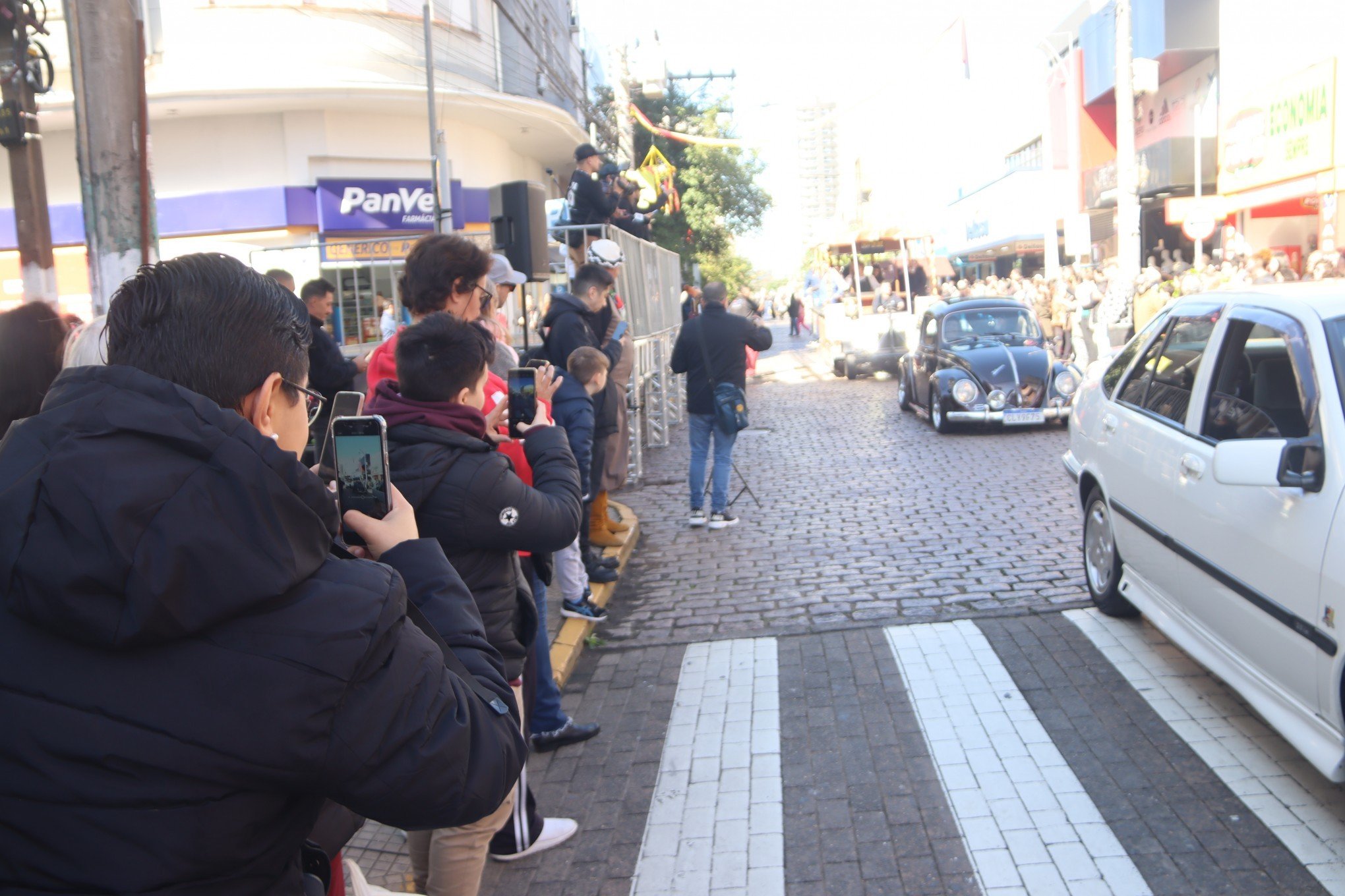 Desfile Oficial da SÃ£o Leopoldo Fest 2023 ocorreu na Rua IndependÃªncia