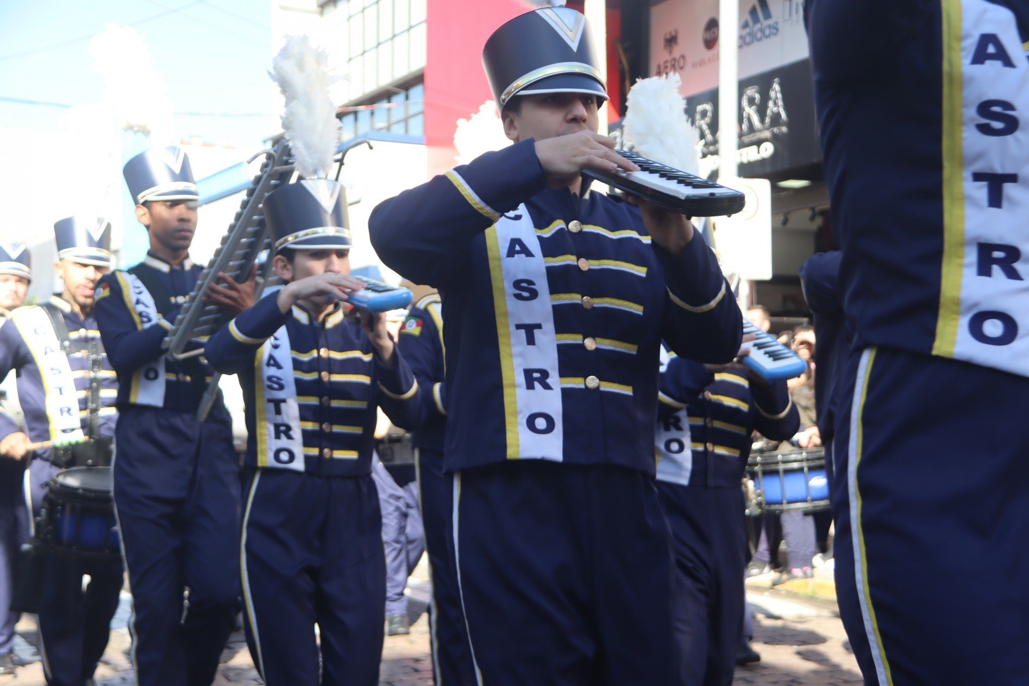 Desfile Oficial da SÃ£o Leopoldo Fest 2023 ocorreu na Rua IndependÃªncia