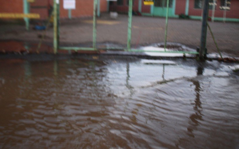 As aulas na Emei Princesinha e na Emef Princesa Isabel localizadas no bairro Bairrinha, em Campo Bom,  estÃ£o suspensas nesta segunda-feira (17) por causa da enchente.