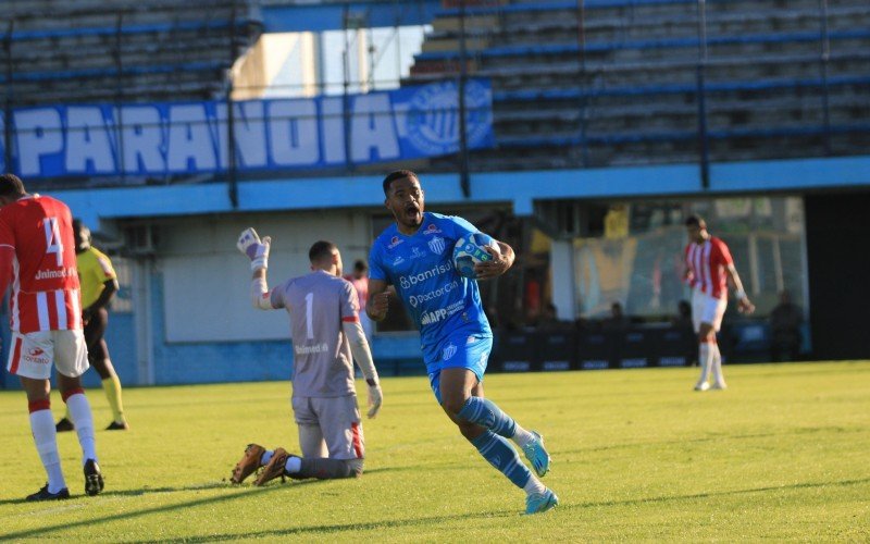 PH marcou o gol de empate no primeiro tempo | Jornal NH