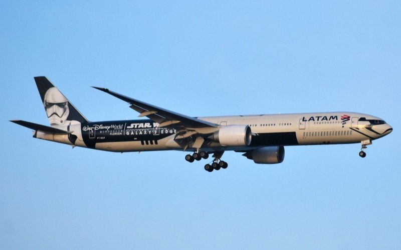 Boeing 777 da Latam em homenagem a Star Wars | Jornal NH