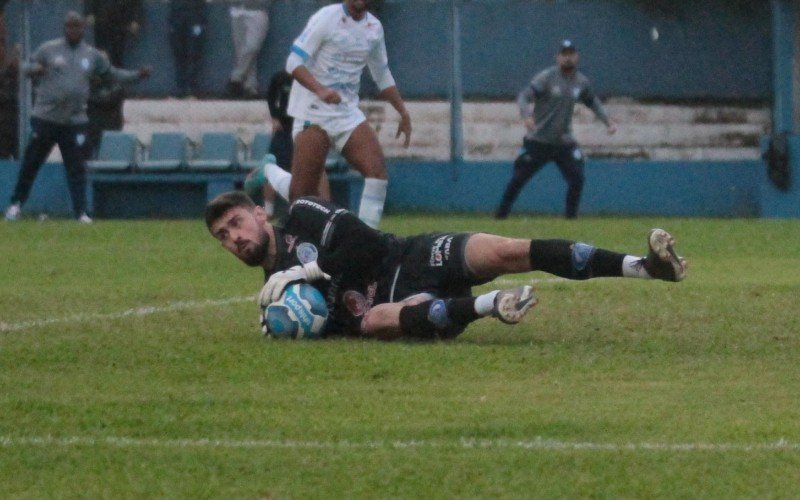 Goleiro William em ação pelo Índio Capilé | Jornal NH