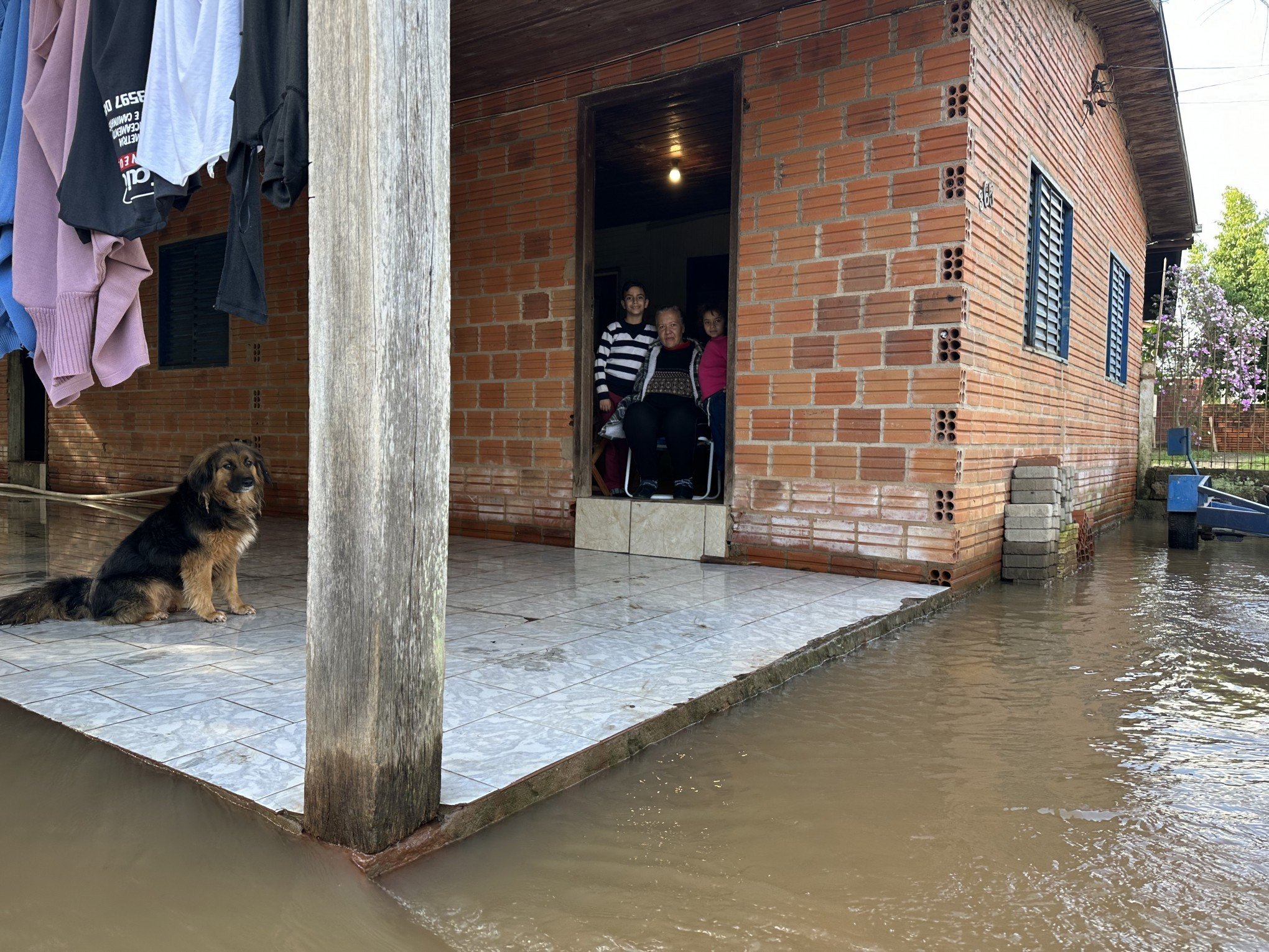 ENCHENTE: Famílias de Campo Bom permanecem ilhadas após inundações; saiba como está o nível do Rio dos Sinos