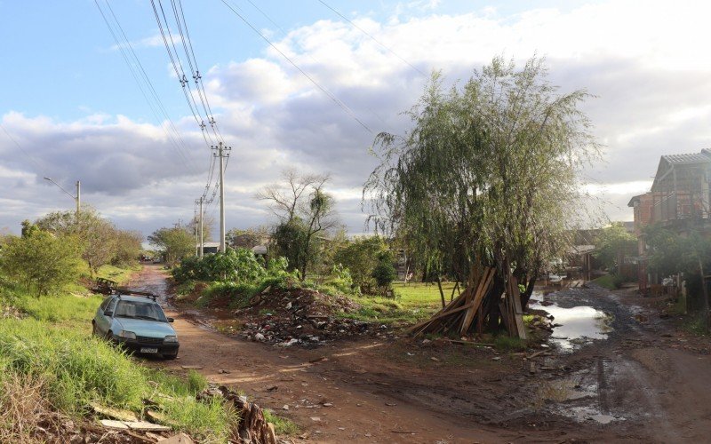 Moradores reclamam do lixo jogado no local