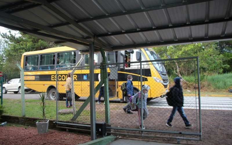 Alunos da Escola Municipal Theno Grings, em AraricÃ¡