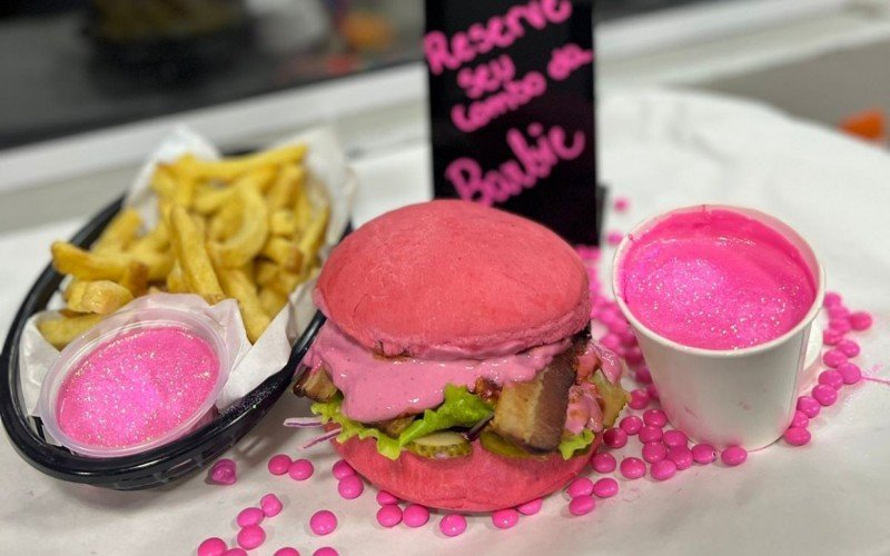 Mandinho Burger lanÃ§a combo de lanche da Barbie