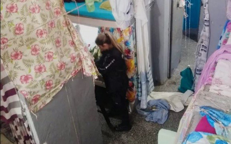 Em vistoria na galeria, agentes apreenderam 41 celulares na manhÃ£ desta terÃ§a-feira