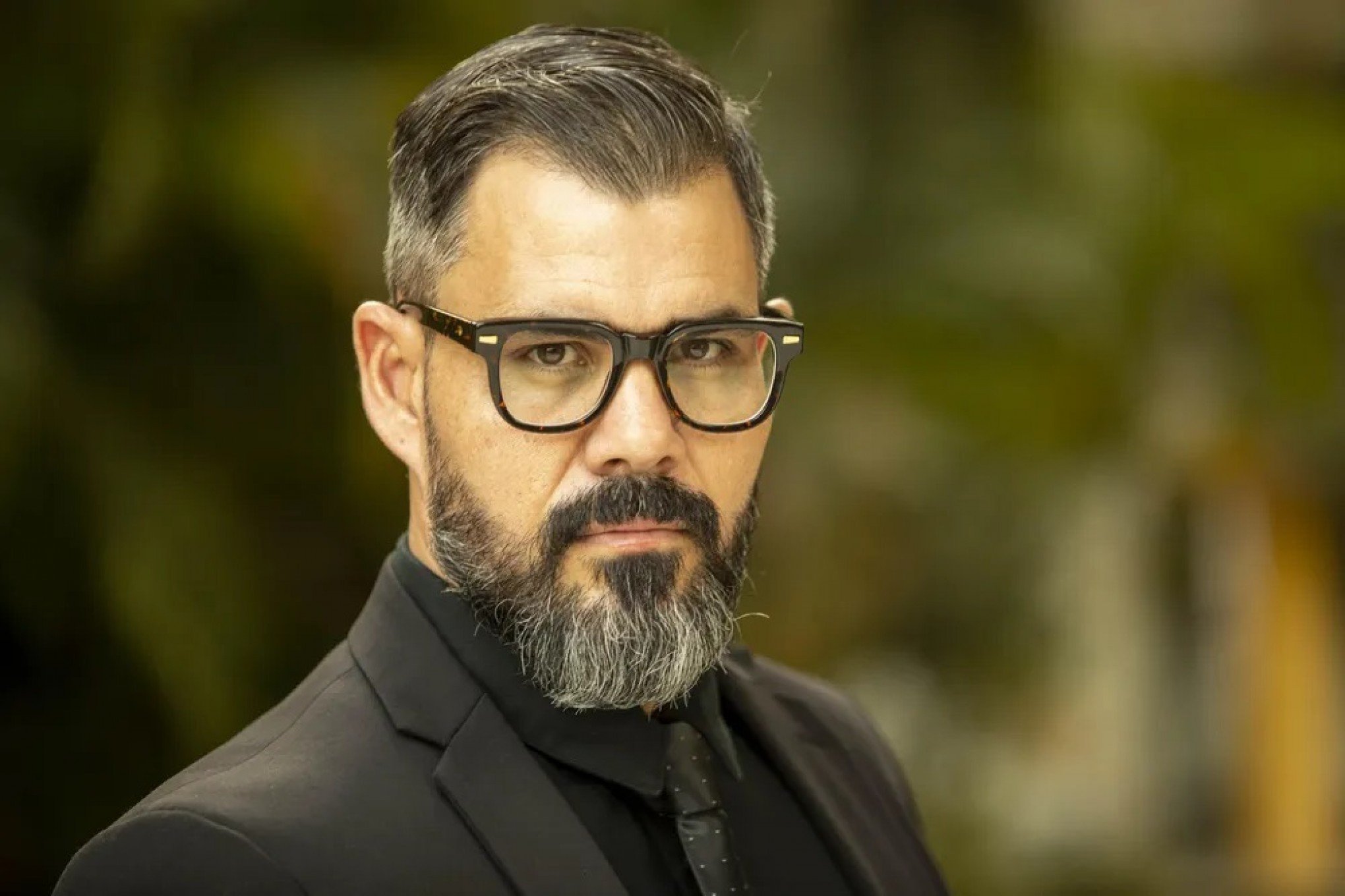 Juliano Cazarré interpreta gaúcho na nova novela da Globo: "Um abraço num momento difícil para o RS"