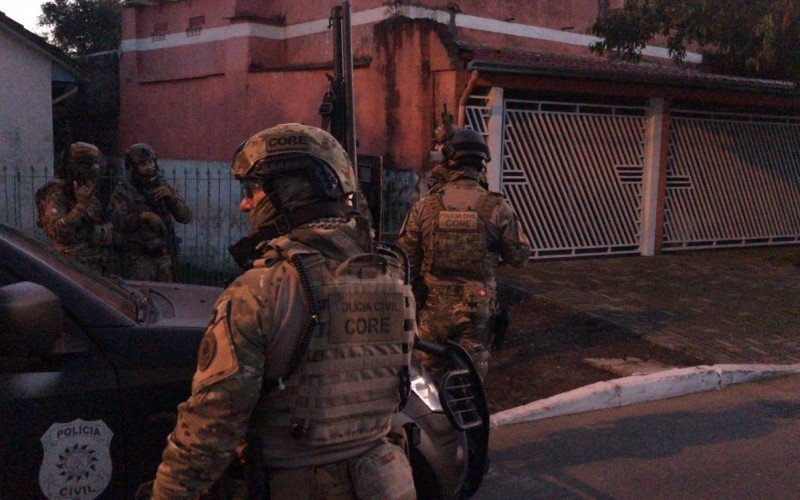 Suspeitos de participar de esquema de manipulaÃ§Ã£o de resultados de jogos de futebol sÃ£o alvos de operaÃ§Ã£o
