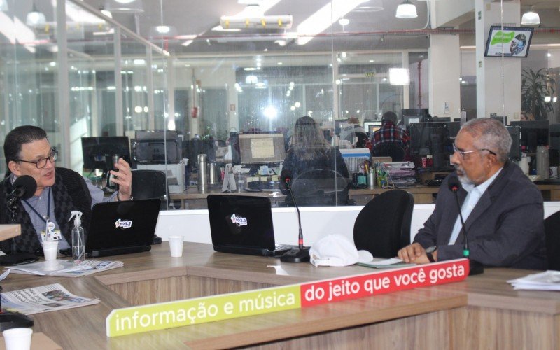 Senador Paulo Paim (PT) participou do programa NH10, comandado por Cláudio Brito  | Jornal NH