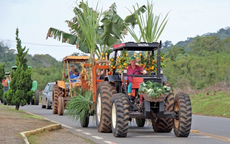 Desfile do colono em Lindolfo Collor