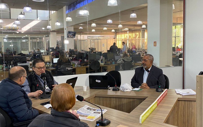 Paulo Paim em entrevista na Rádio ABC 103.3 FM | Jornal NH