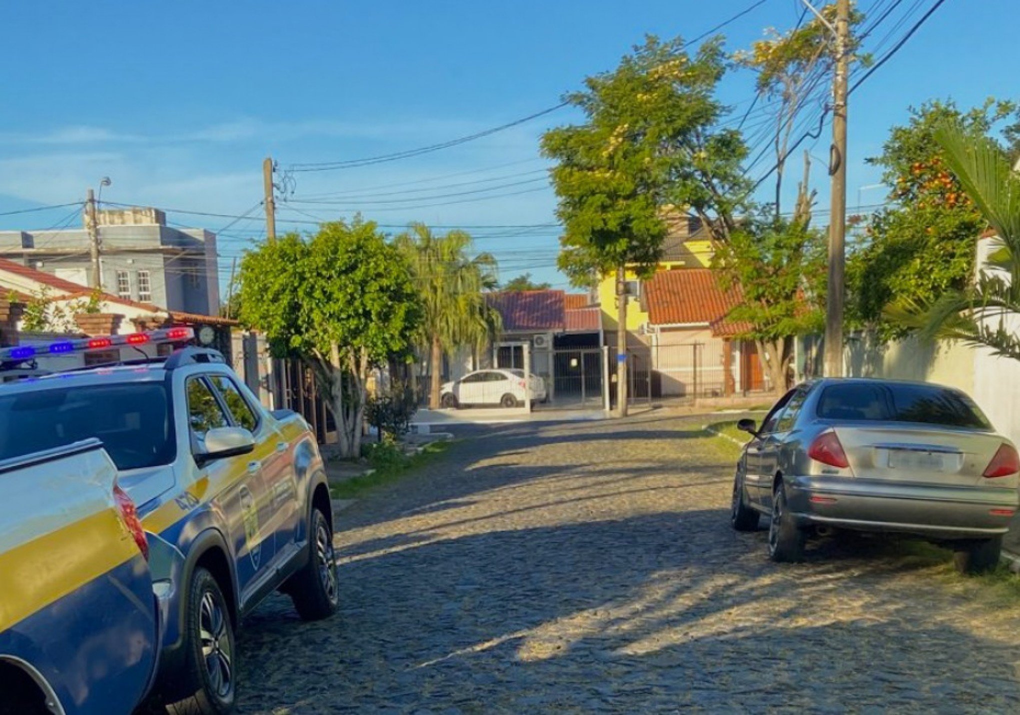 Carro com R$ 10 mil em dívidas é recolhido após motorista furar barreira em Canoas