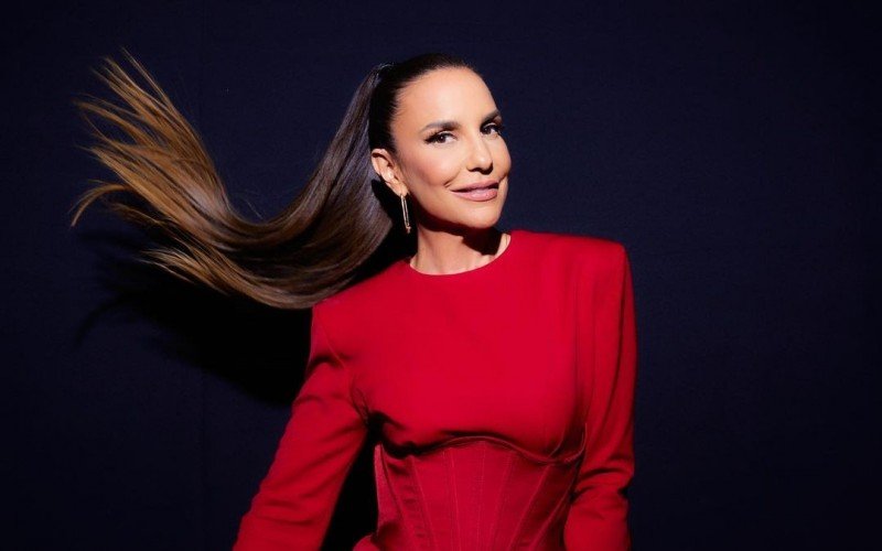 Ivete Sangalo surpreende fãs em primeiro show após separação: "Fogo no c*"