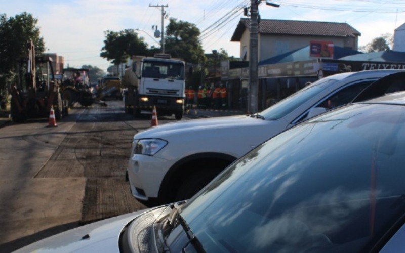 Bloqueio na Avenida Venâncio Aires é devido à obra na manhã deste sábado (22)