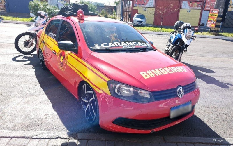 Falso bombeiro? Motorista de carro adesivado e com giroflex tem veículo apreendido em Novo Hamburgo