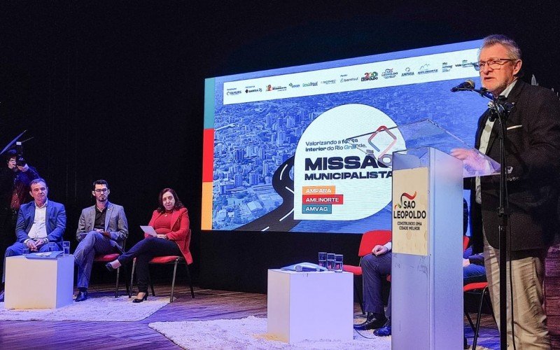 Missão Municipalista da entidade foi realizada no Teatro Municipal