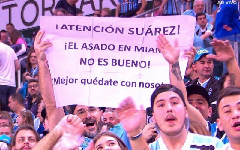 Torcida gremista manda mensagem em espanhol para Luis Suárez | Jornal NH