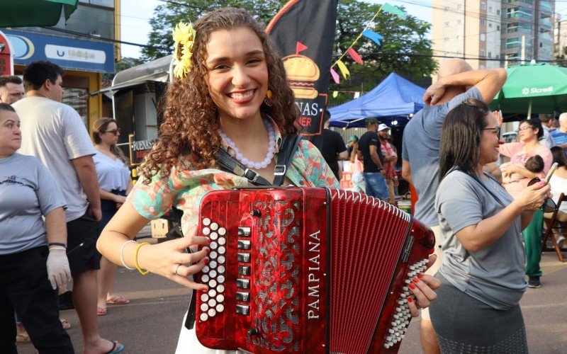 Dudy Eduarda estreou apresentaÃ§Ã£o em festa junina