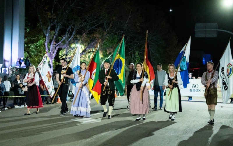 Desfile em Nova PetropÃ³lis