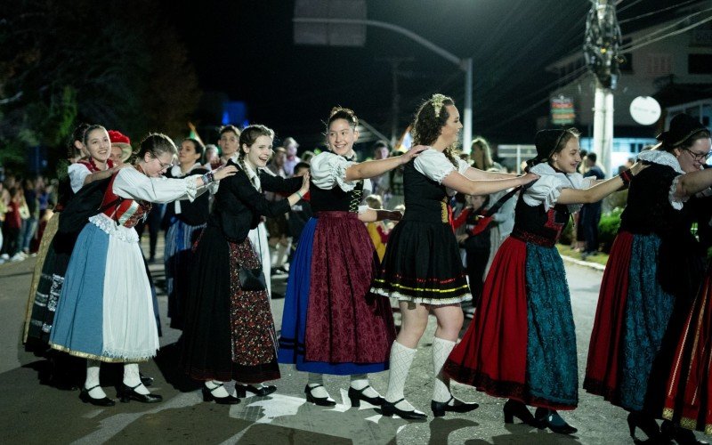 Desfile em Nova PetropÃ³lis