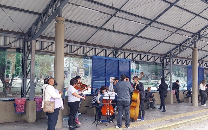 IntervenÃ§Ã£o musical no ParadÃ£o da Avenida Primeiro de MarÃ§o com NÃºcleo de Orquestras Jovens