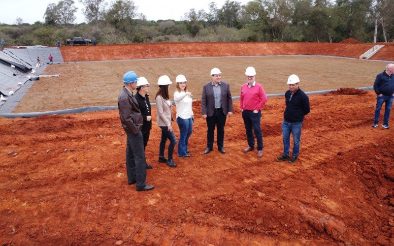 Prefeita e vice-prefeito visitaram obras de terraplenagem  | Jornal NH