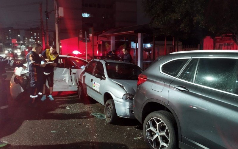 Acidente envolveu quatro veÃ­culos no PÃ¡tria Nova