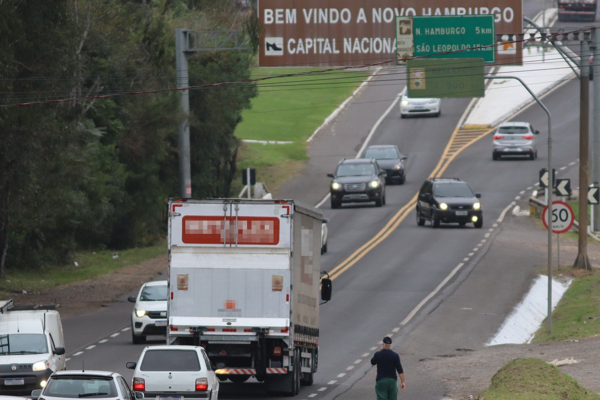 Pista começa a ceder na BR-280, em Araquari