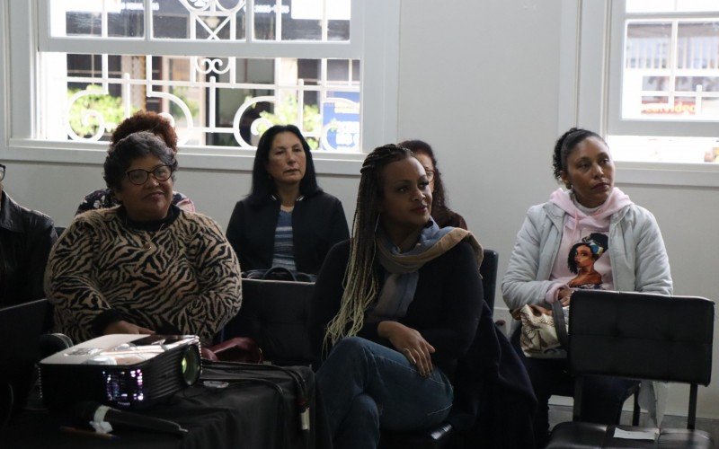 O 2º Encontro da Mulher Negra reuniu participantes e palestrantes numa roda de conversa | Jornal NH