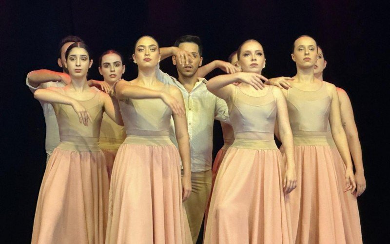 Bailarinos da LK Escola de Dança, de Portão, representaram a região no evento 