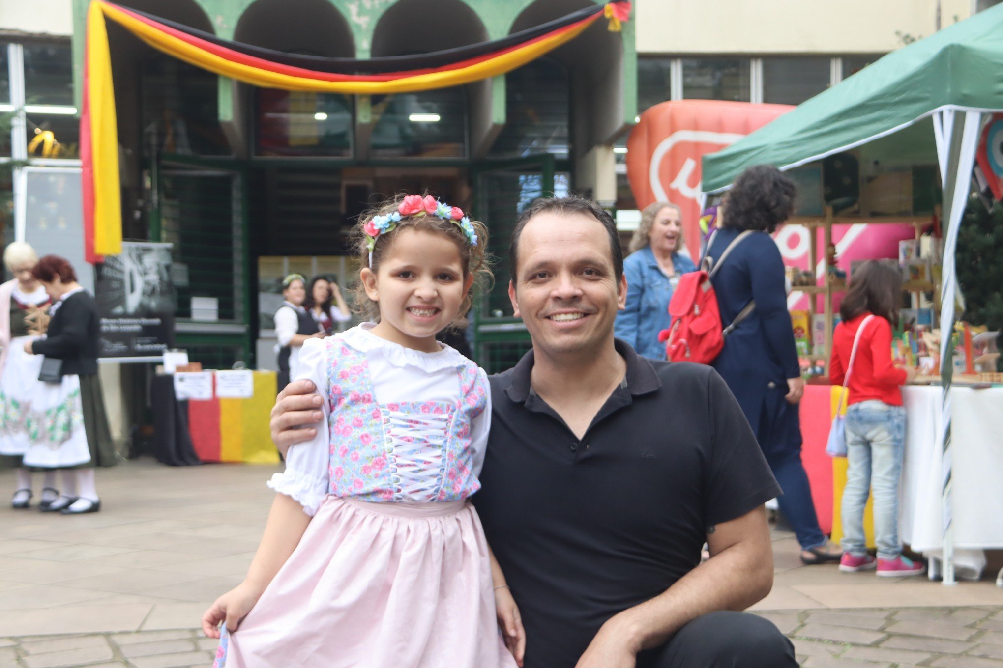 Einwanderungs Fest, a Festa da ImigraÃ§Ã£o, ocorreu no Museu HistÃ³rico Visconde de SÃ£o Leopoldo - Isabelle e o pai Roberson