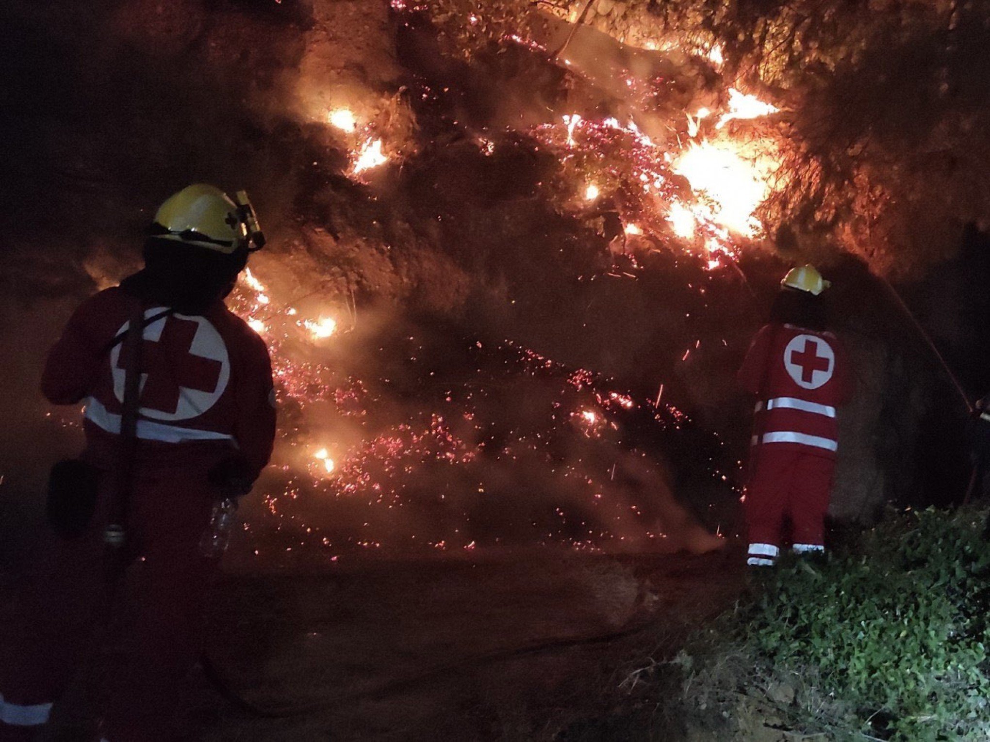 INCÊNDIOS FLORESTAIS: Ilhas da Grécia são esvaziadas por conta queimadas que já duram uma semana