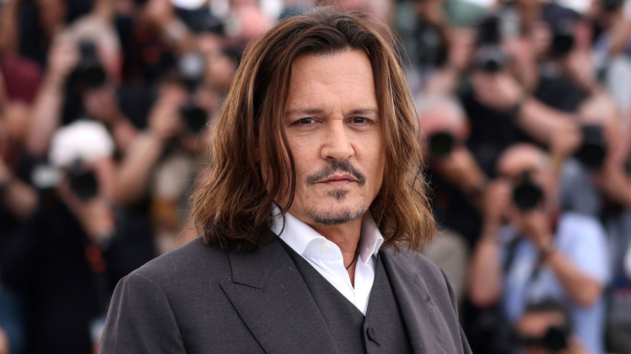 RESSACA? Johnny Depp é encontrado desacordado em quarto de hotel