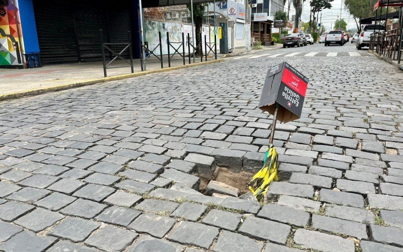 Buracos surgiram na Independência, Centro de São Leopoldo 