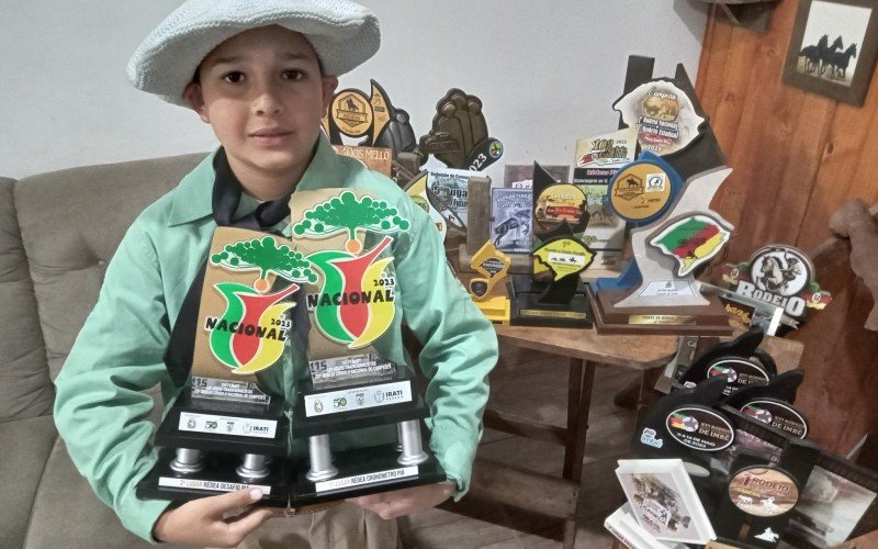 O menino ganhou em torno de 40 troféus e medalhas, entre torneios regionais e nacionais