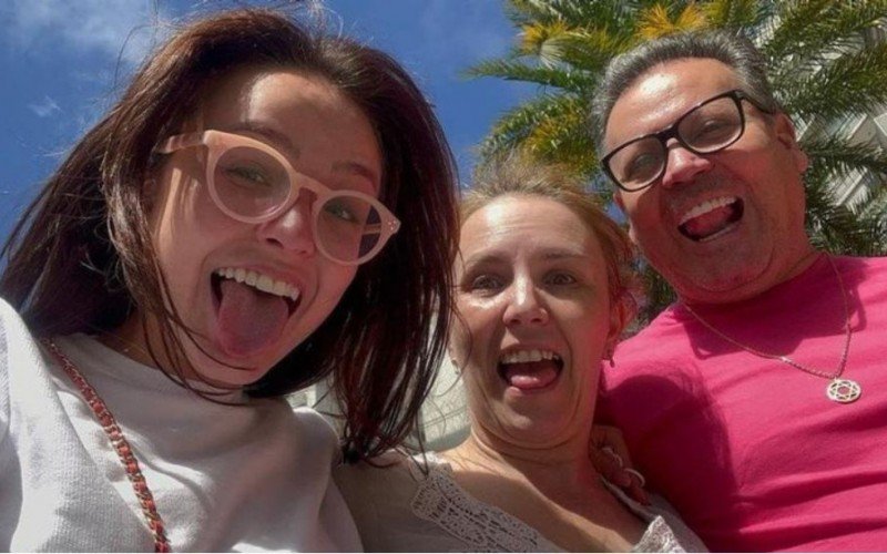 Larissa Manoela abre investigação para buscar bens de sua fortuna  | abc+