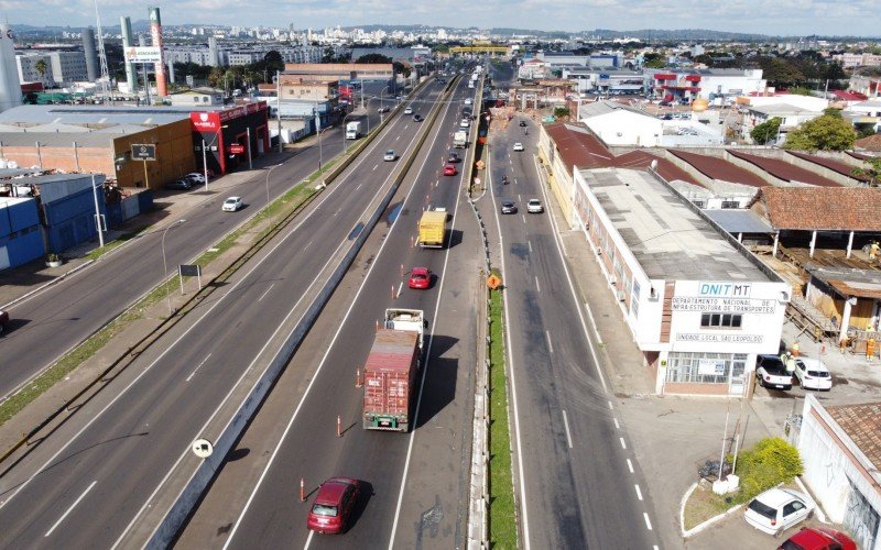 Via lateral da BR-116 terá interdições para obra do viaduto da Scharlau na segunda-feira