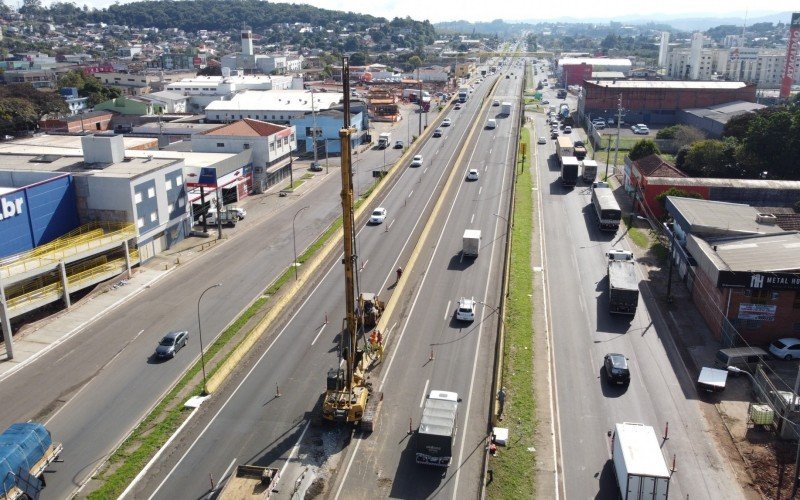 Trânsito da BR-116 tem bloqueio parcial para obras de complexo de viadutos na Scharlau, em São Leopoldo | Jornal NH