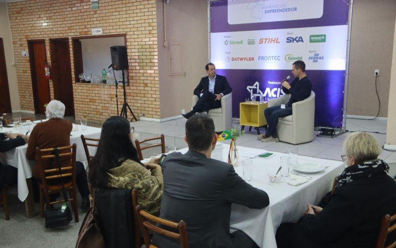 Cleomar Prunzel e Felipe Feldmann no Momento do Empreendedor, realizado pela Acist-SL, nesta quinta-feira