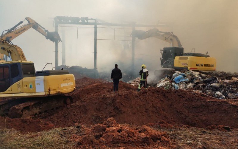 Incêndio em depósito às margens da RS-115 | Jornal NH