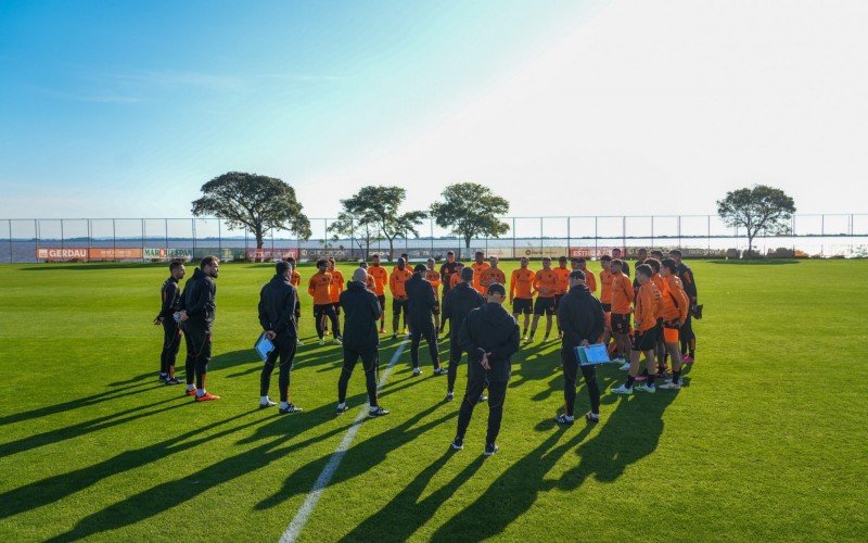 Elenco colorado reunido no CT Parque Gigante para treinamento | Jornal NH