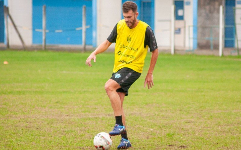 Noia contrata defensor campeão da Copinha de 2018