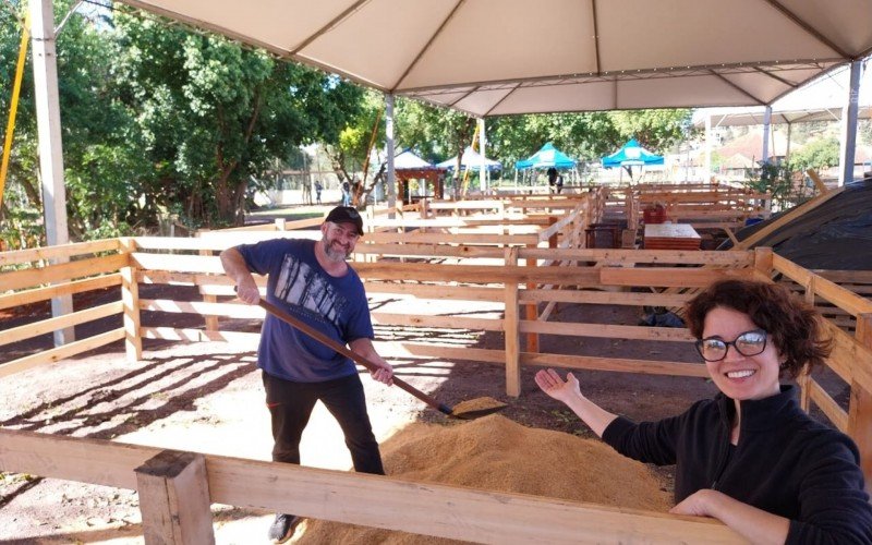 Área maior para animais na RuralFest: Jackson Fleck, assessor exército do setor de recursos, e Viviane Diogo, secretaria de Meio Ambiente, Pecuária e Agricultura | Jornal NH