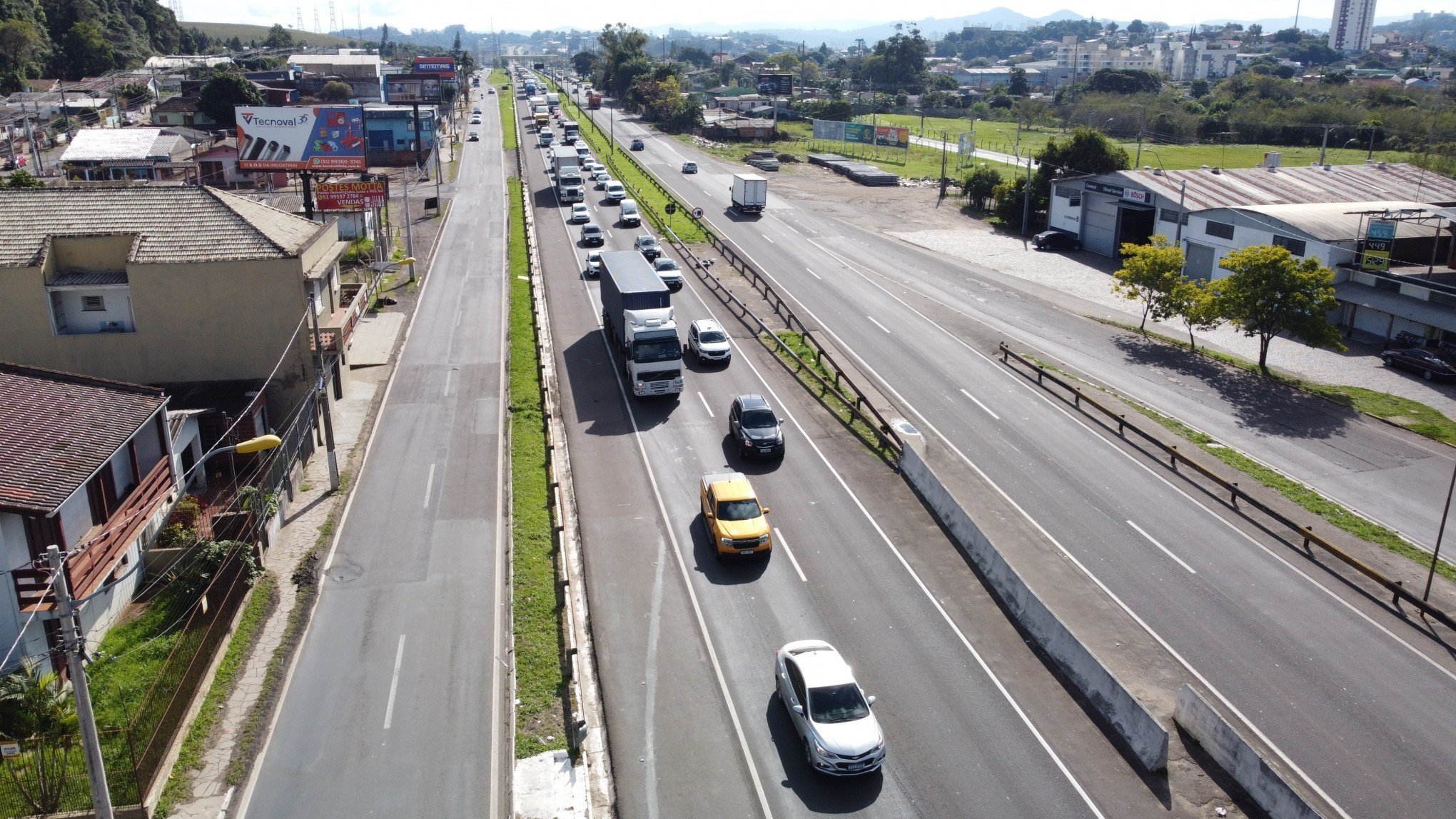 Trânsito da BR-116 teve bloqueio parcial para obras de complexo de viadutos na Scharlau, em São Leopoldo | Jornal NH