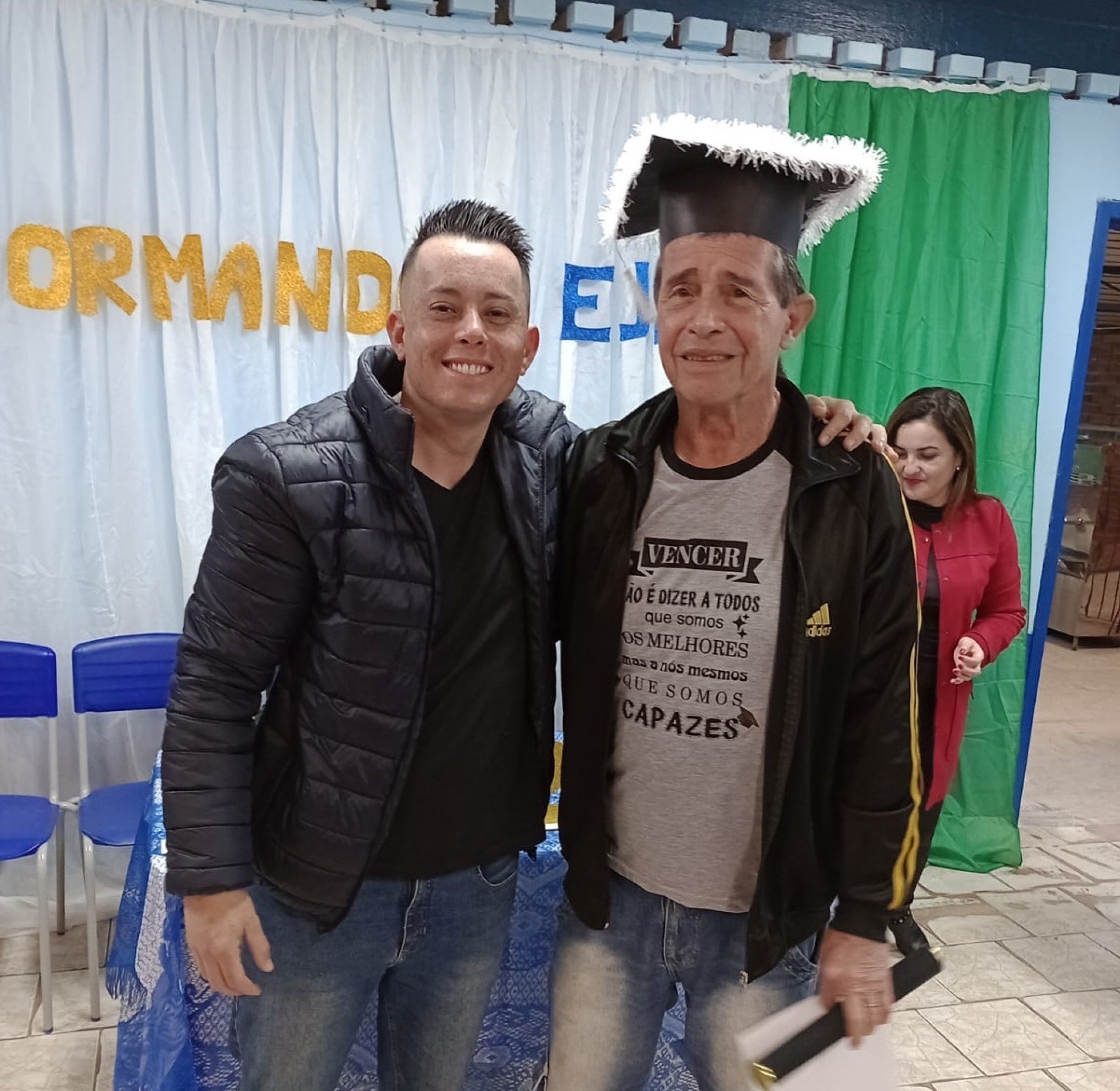 "Eu não vou morrer analfabeto", afirmou aos filhos idoso que se formou aos 79 anos