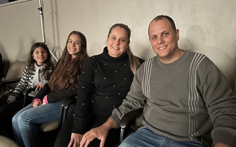 Ademir Morais (d), Mônica Czeczelski, Natalia Czeczelski e Ana Clara Czeczelski | Jornal NH