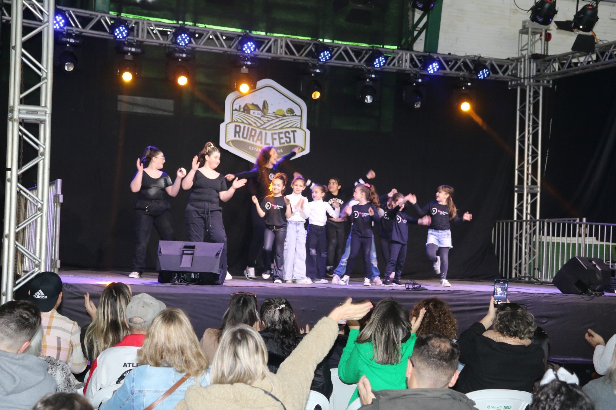 ApresentaÃ§Ã£o do EstÃºdio de DanÃ§a BE DANCE